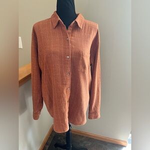 Women’s KUHL Avery long sleeve textured flannel button down shirt. Size XL